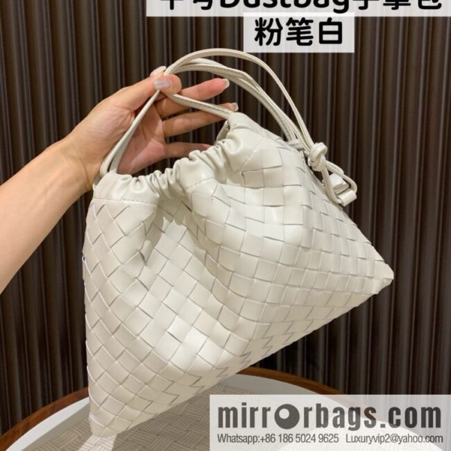 wsxc1752852181592_0_jpg-800x800fj2k04dtb5y50838_20250718221406.jpg BV medium Dustbag clutch bag 796728 chalk white